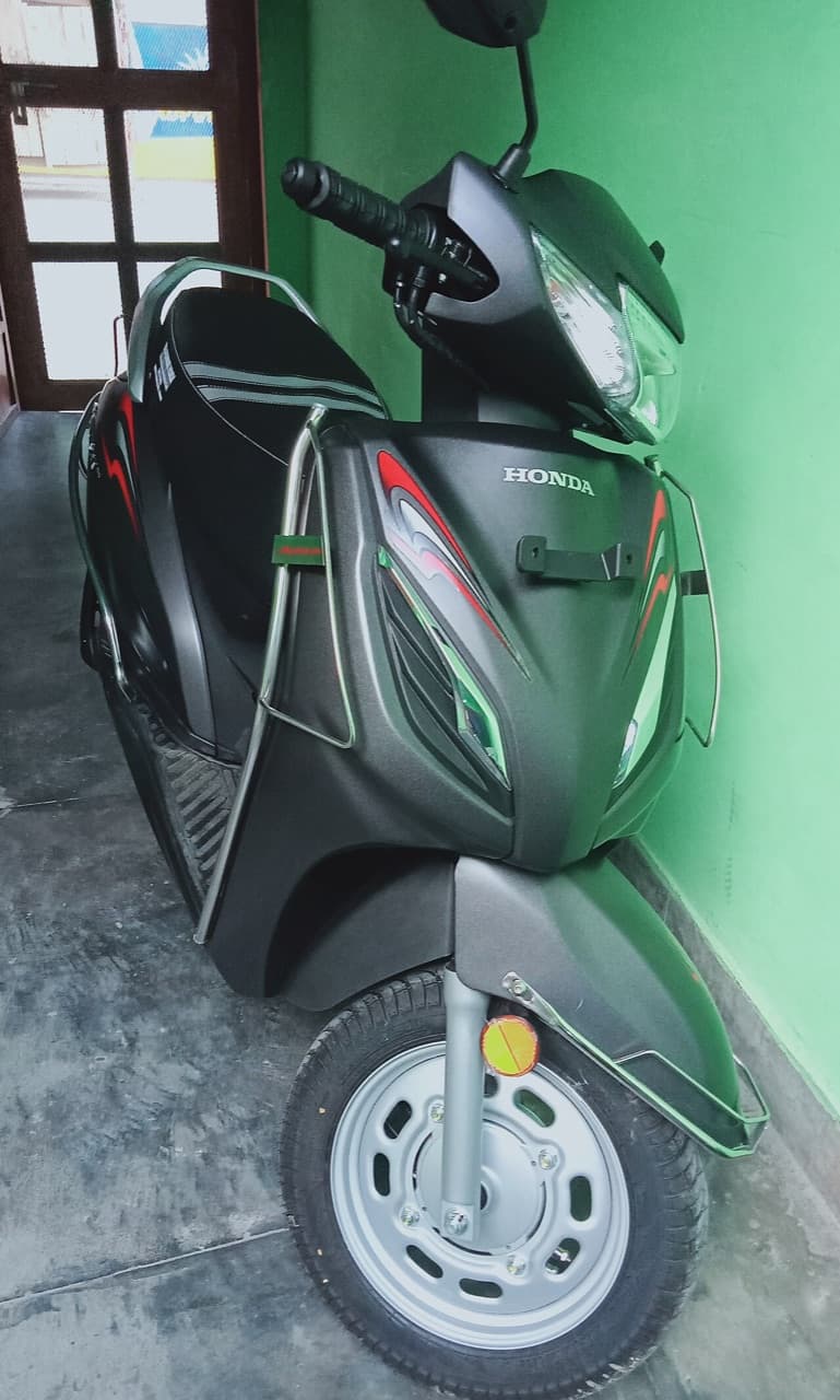 Black Honda Activa 6G scooter, front three-quarter view